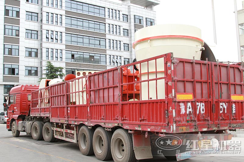 設(shè)備裝車完畢，準(zhǔn)備發(fā)貨