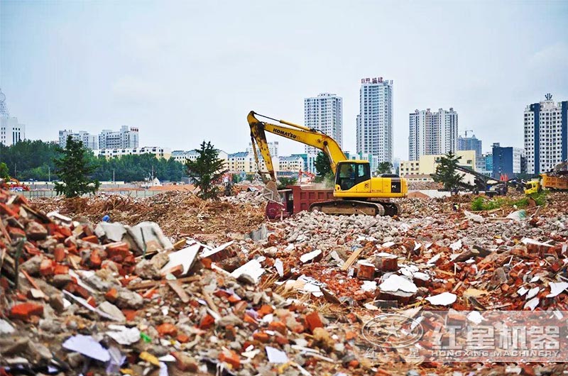 建筑廢料磚渣破碎機(jī)多少錢一套？用移動(dòng)破碎機(jī)效果好嗎？